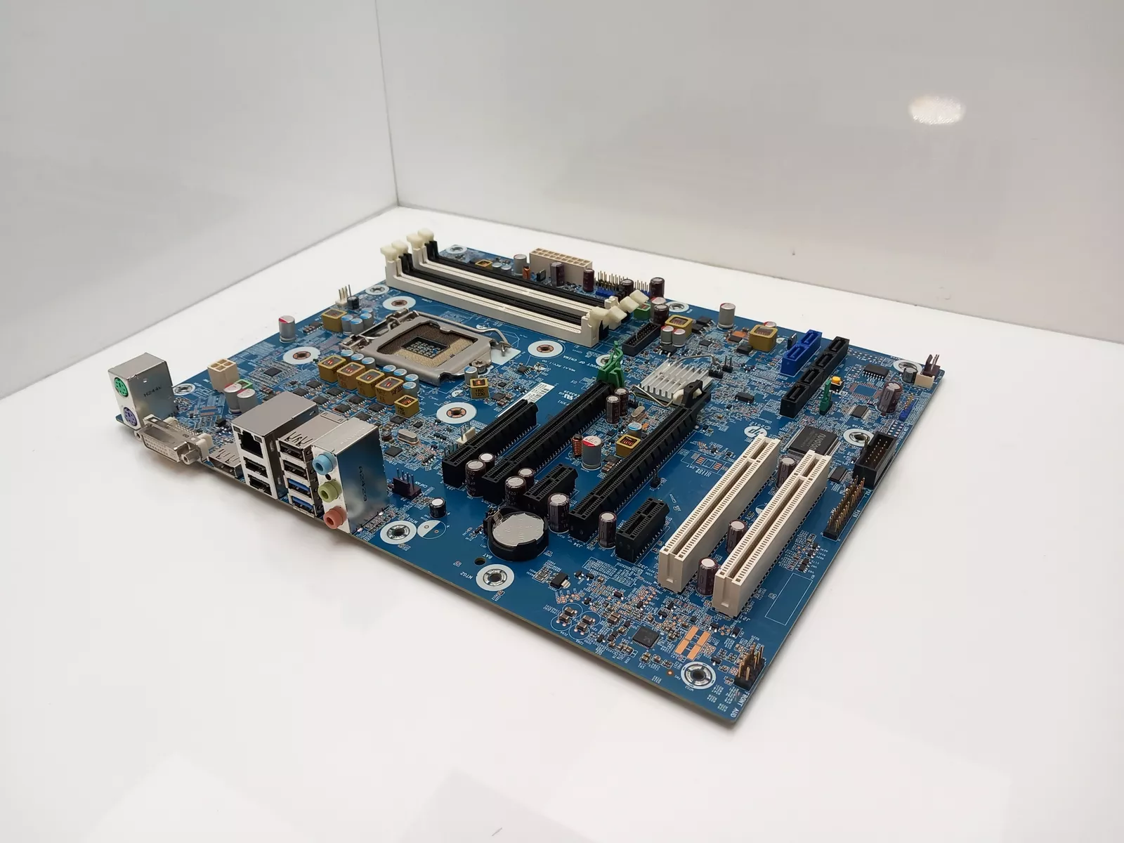 Bo mạch chủ mainboard HP z220 SFF sp 655840 001 as 655582 001