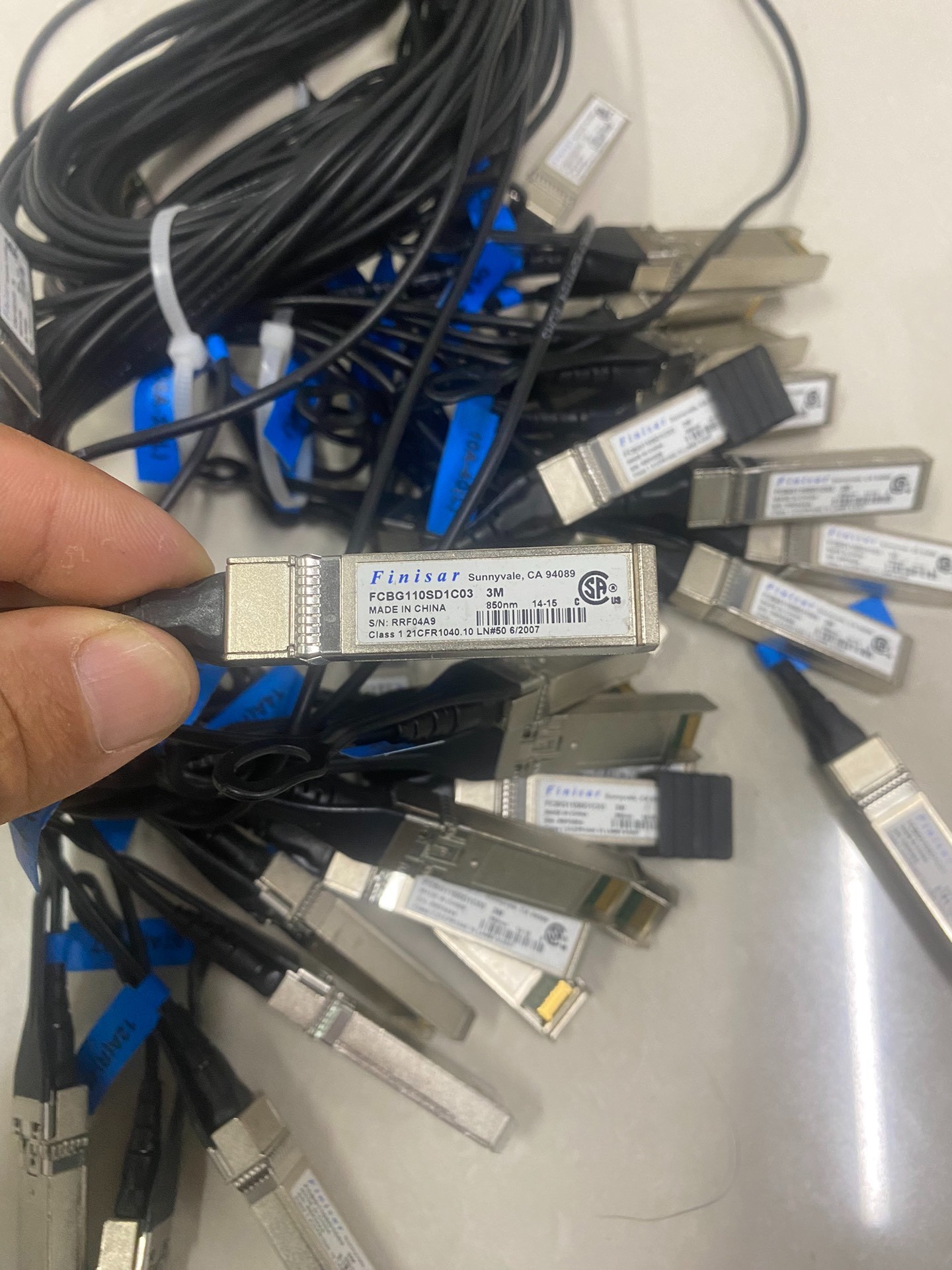 cap quang aoc finisar fcbg110sd1c03 1r 3m sfp 10gb s 01