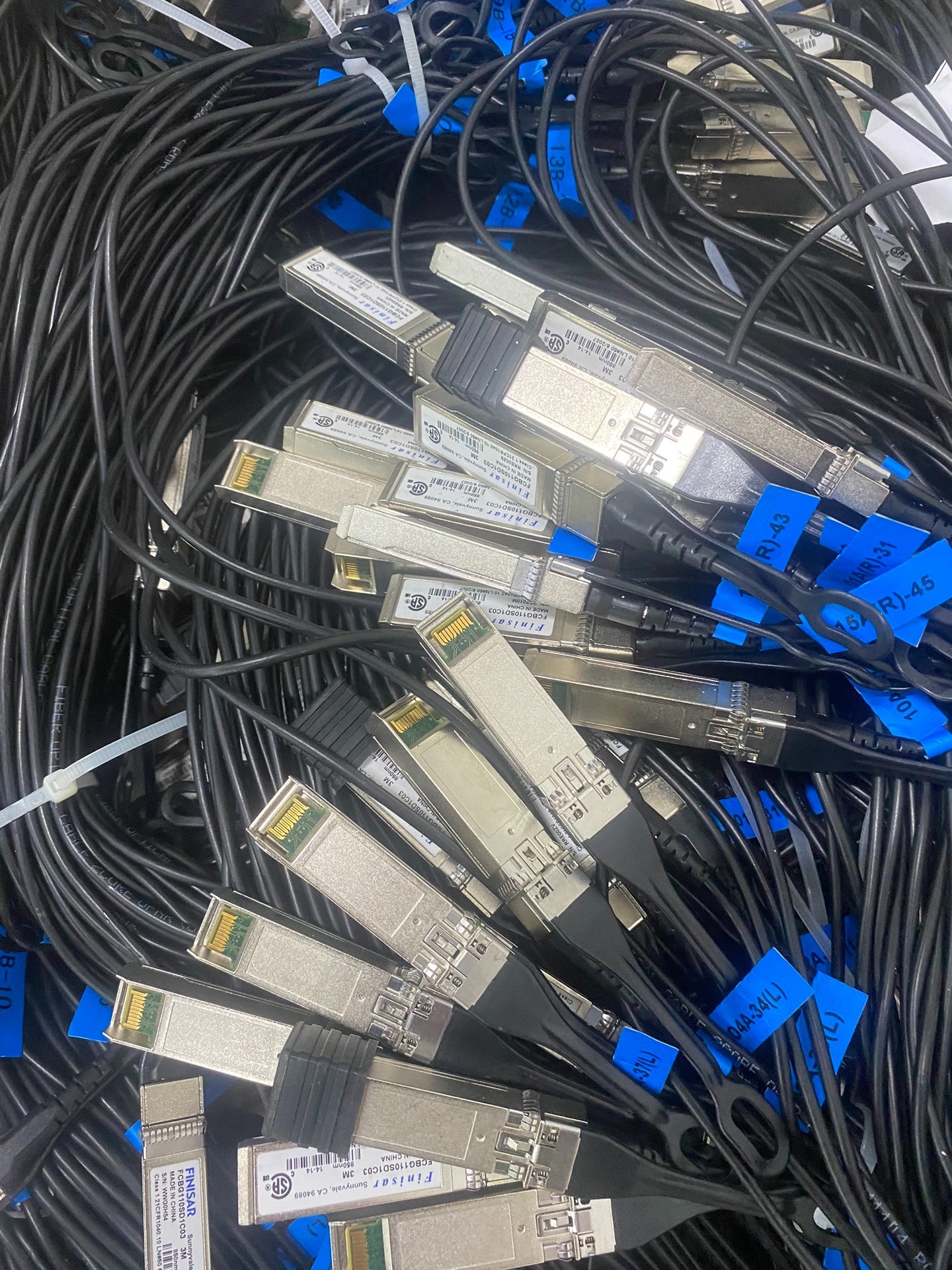 cap quang aoc finisar fcbg110sd1c03 1r 3m sfp 10gb s 02