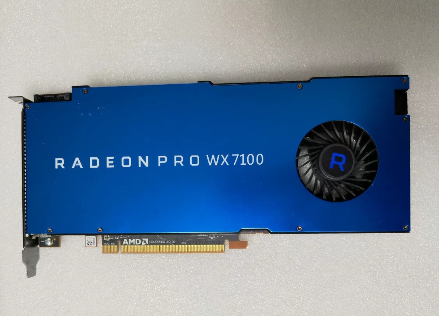 vga amd radeon pro wx 7100 8gb gddr5 01 vga amd radeon pro wx 7100 8gb gddr5 01